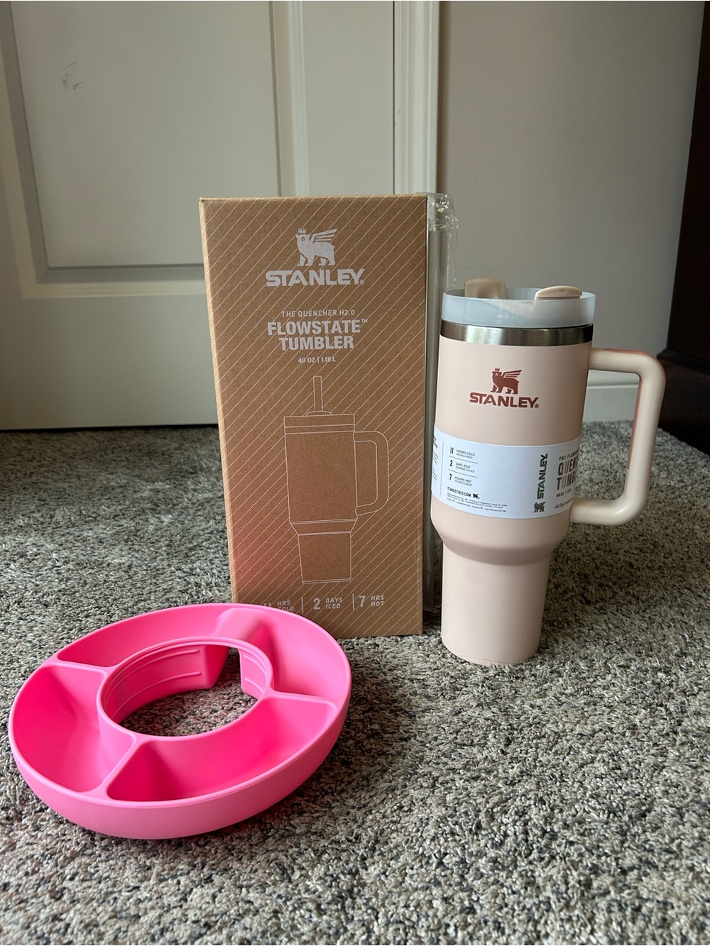 NEW in box: Stanley Quencher H2.0 FlowState 40oz Tumbler Rose Quartz 2.0